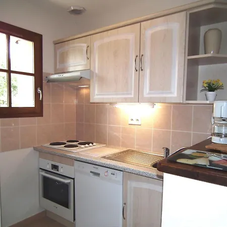 Domaene Mit Jacuzzi By Interhome 度假居