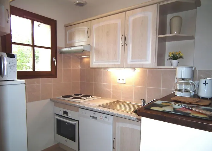 Domaene Mit Jacuzzi By Interhome 別荘